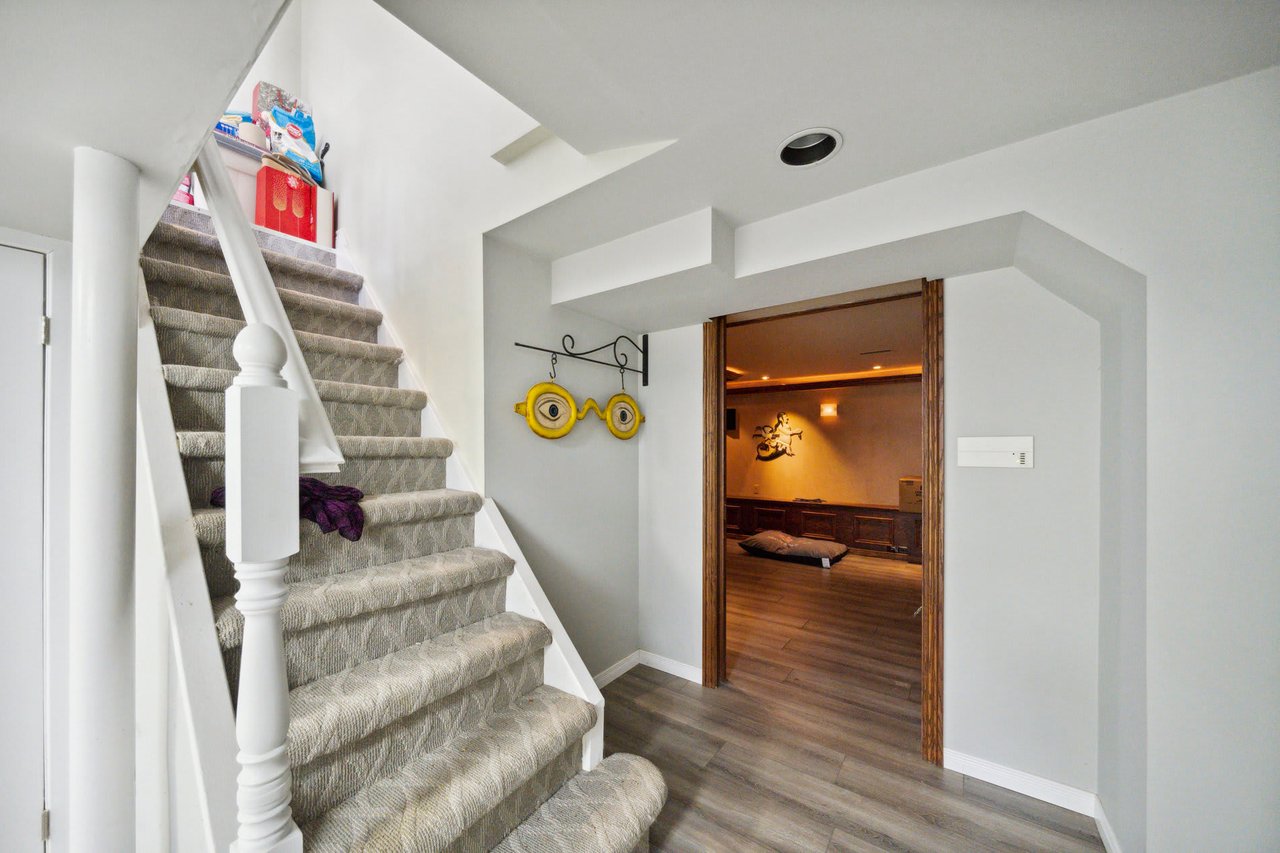 50 Harborn Rd