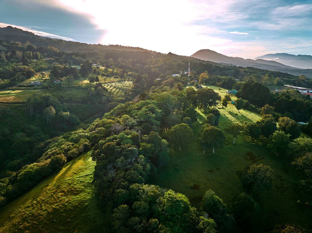Vast Mountain Farm Acreage, Heredia