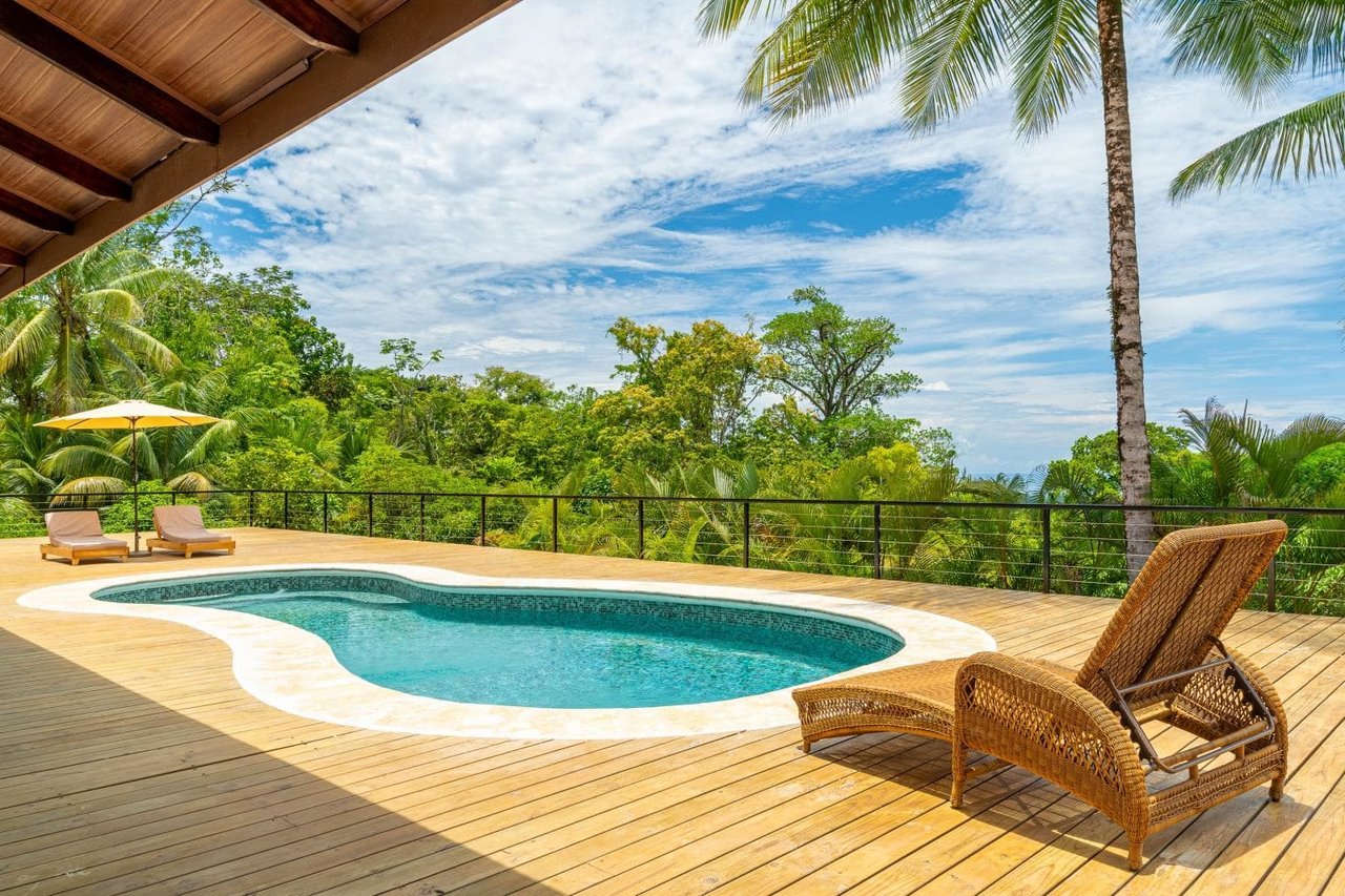 Casa Blanca: Luxury Oceanview 4 Bedroom Uvita Home