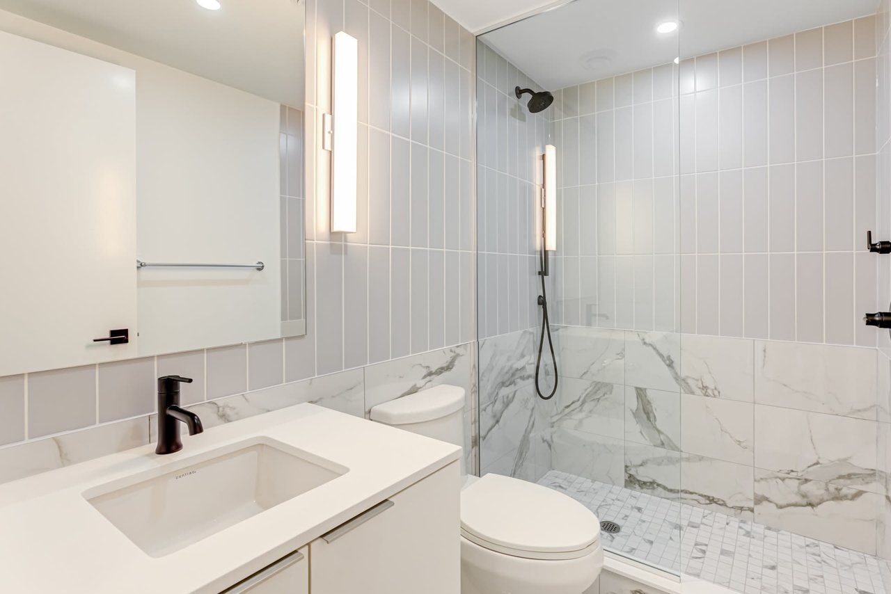 327 King St W Unit: 1101