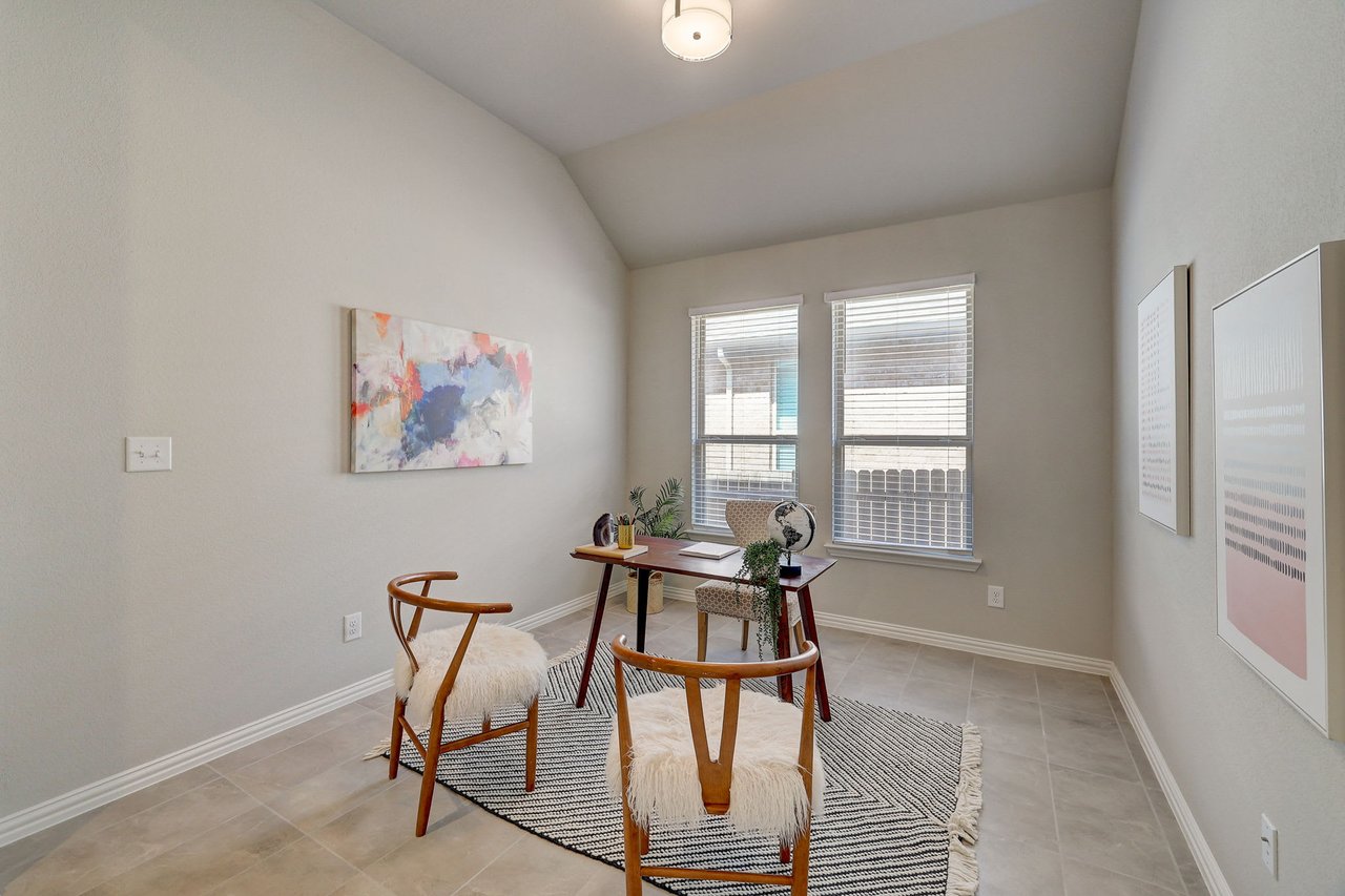 Charming single-story home in the desirable Paloma Lake in RR that backs to a greenbelt!