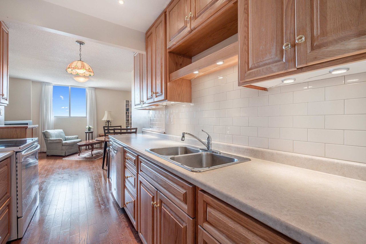 820 Burnhamthorpe Road #702