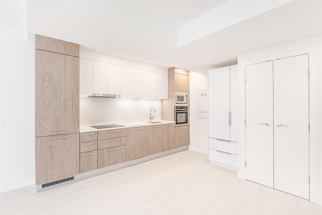 308-285 E 10th Ave