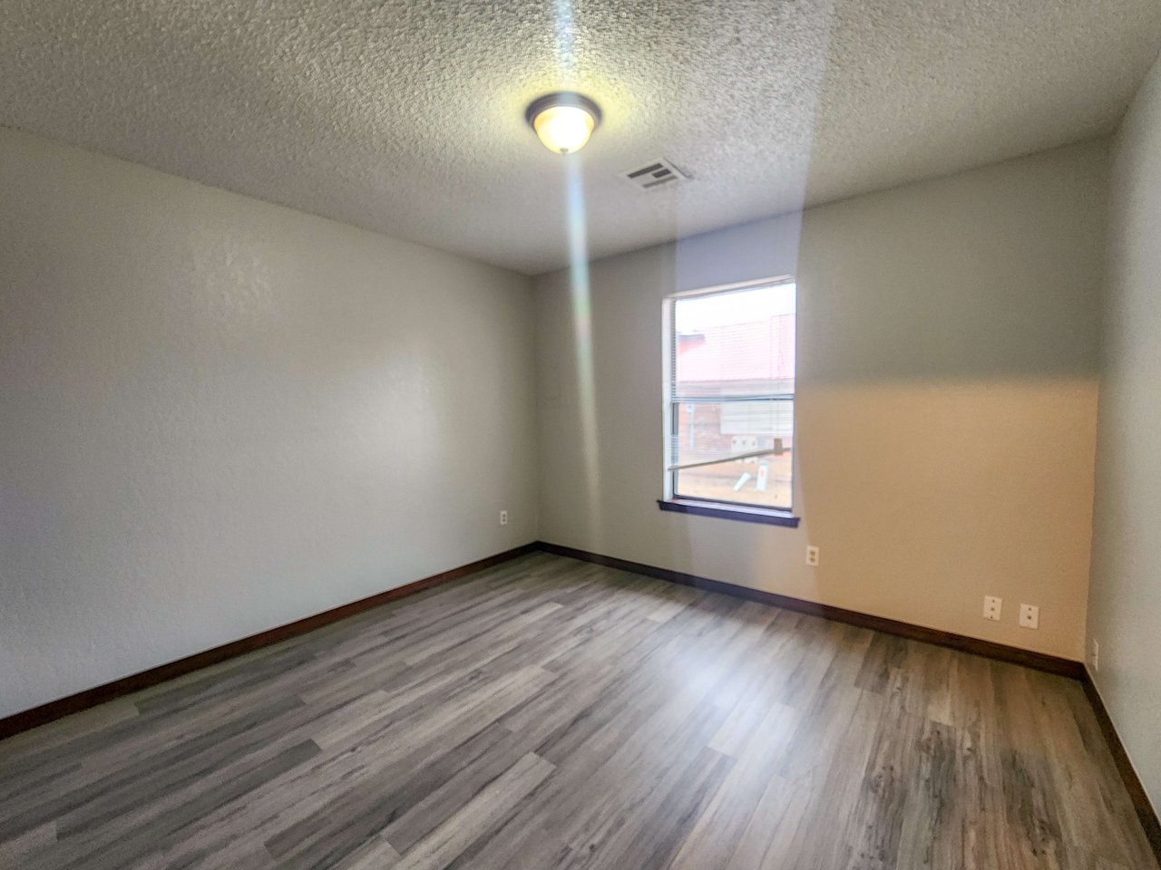 4104 N Market