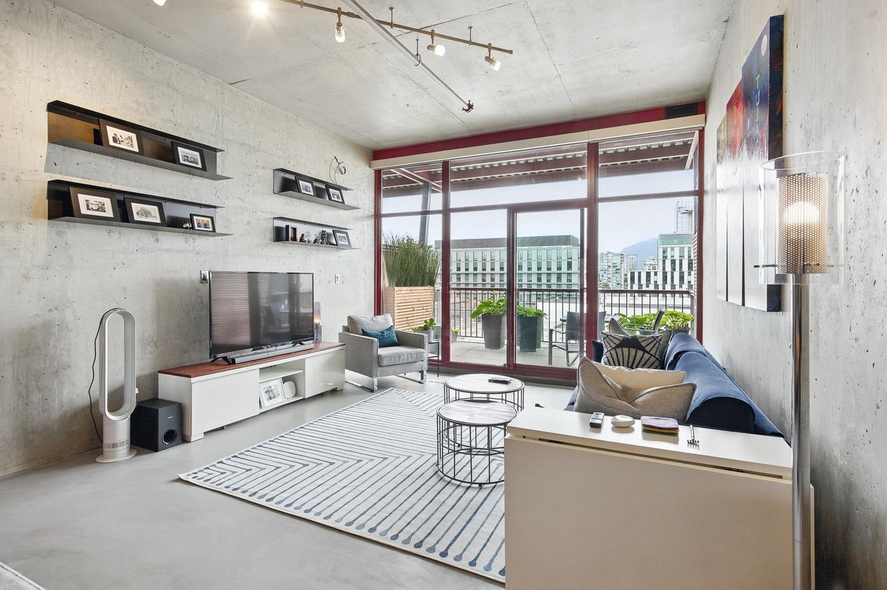 303-128 W 6th Ave