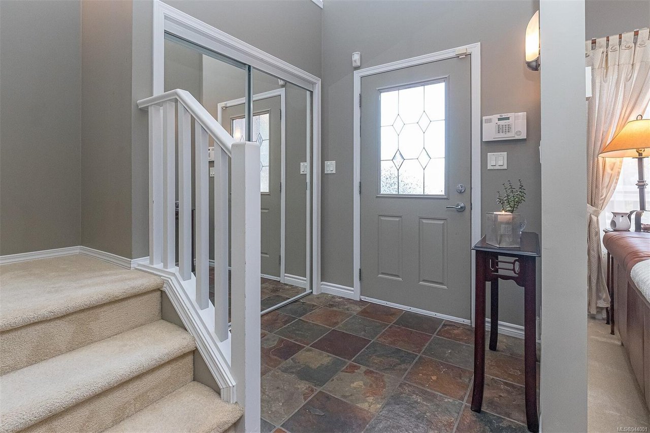 577 Kingsview Ridge