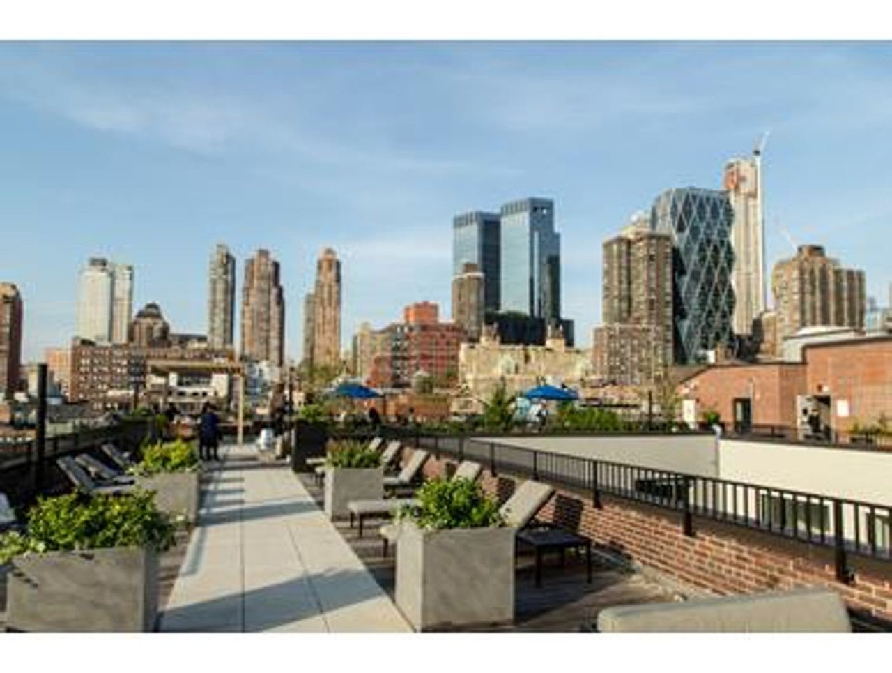 416 West 52nd Street Unit: 404