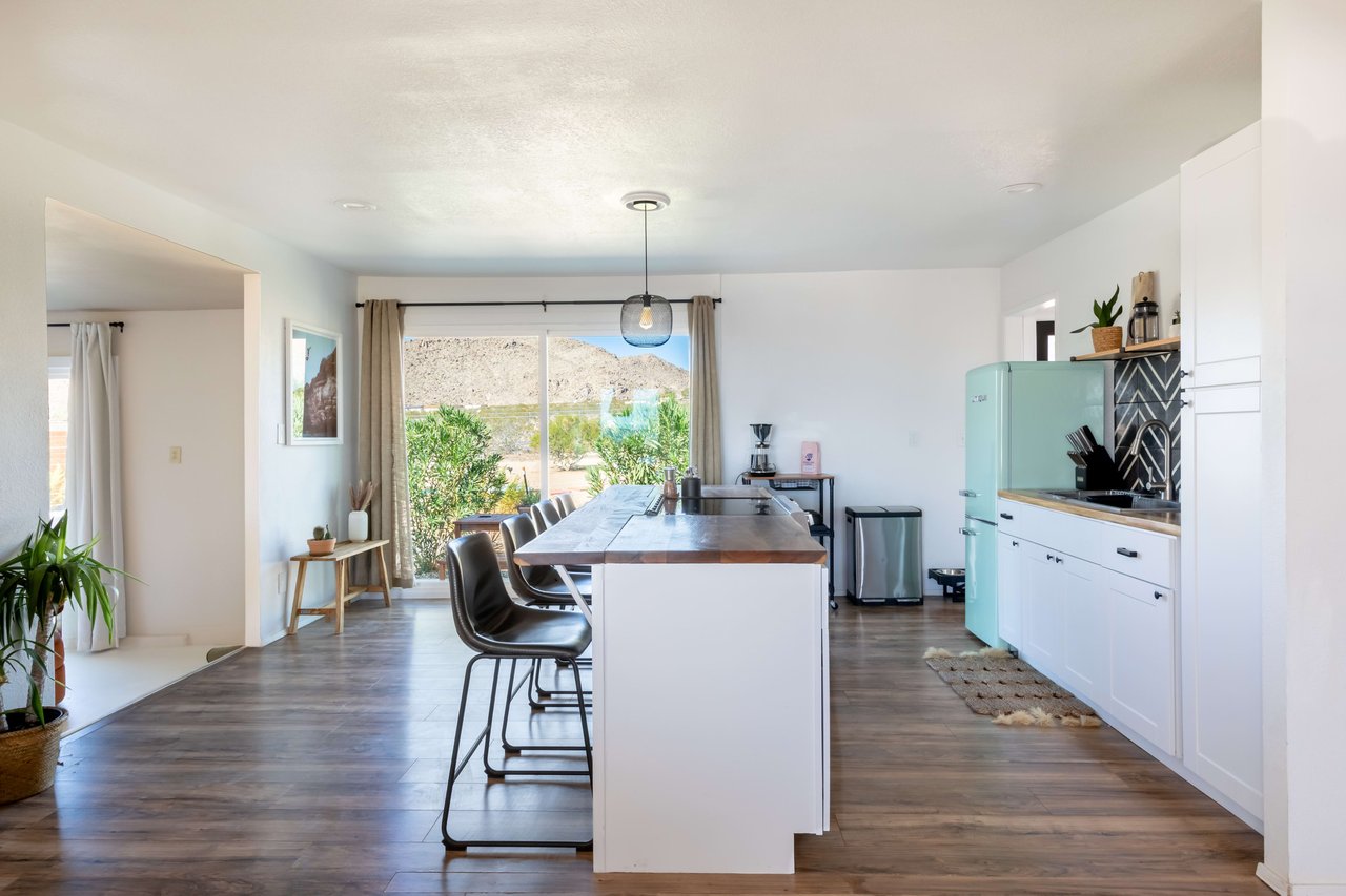4774 Avenida Del Sol