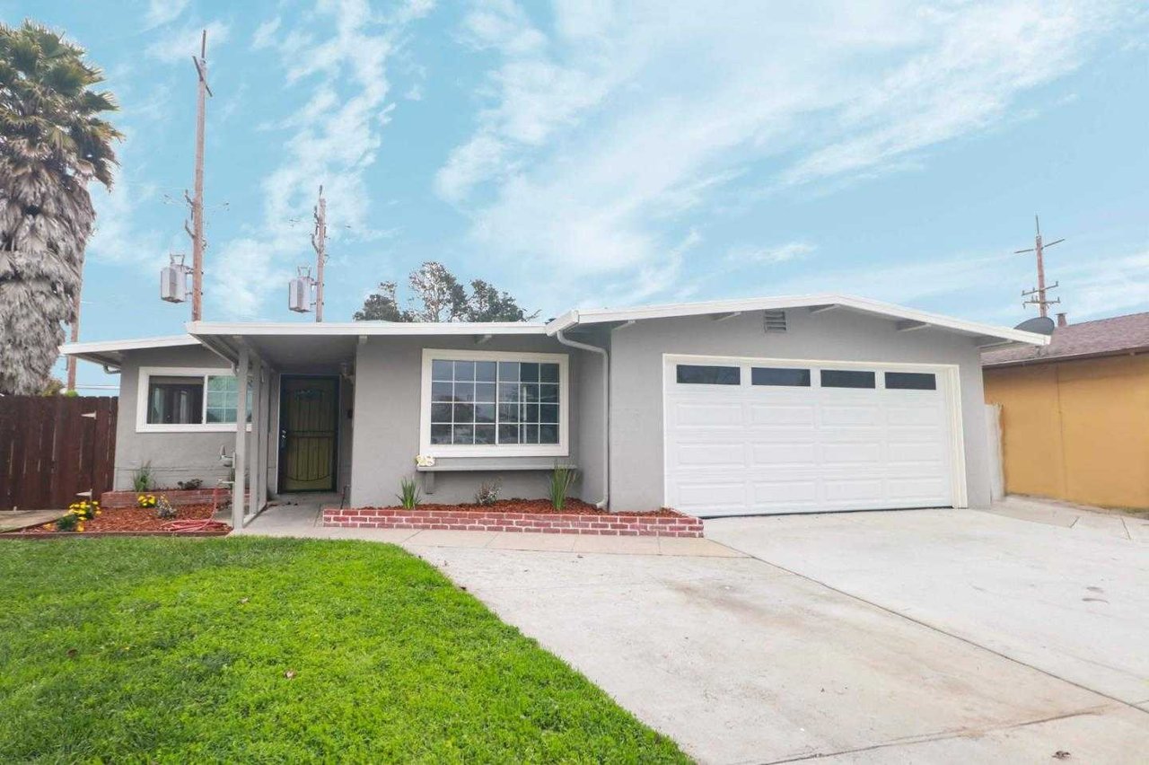 28 Plumas WAY