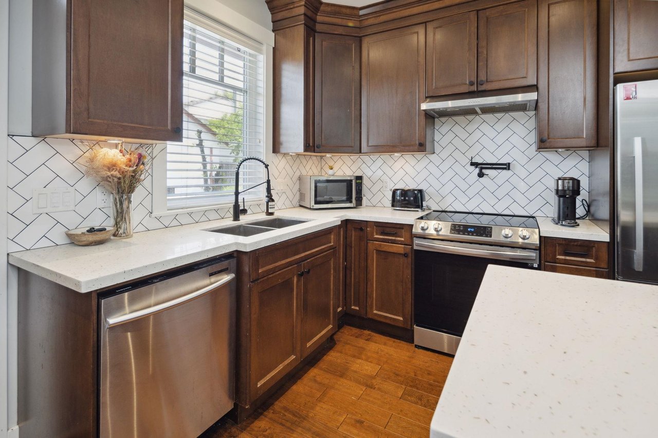 617 Mahon Avenue, North Vancouver