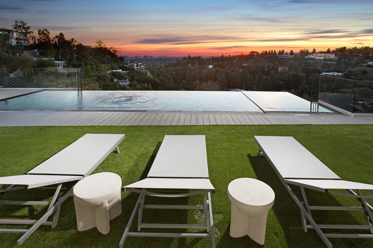 BEVERLY CREST DR