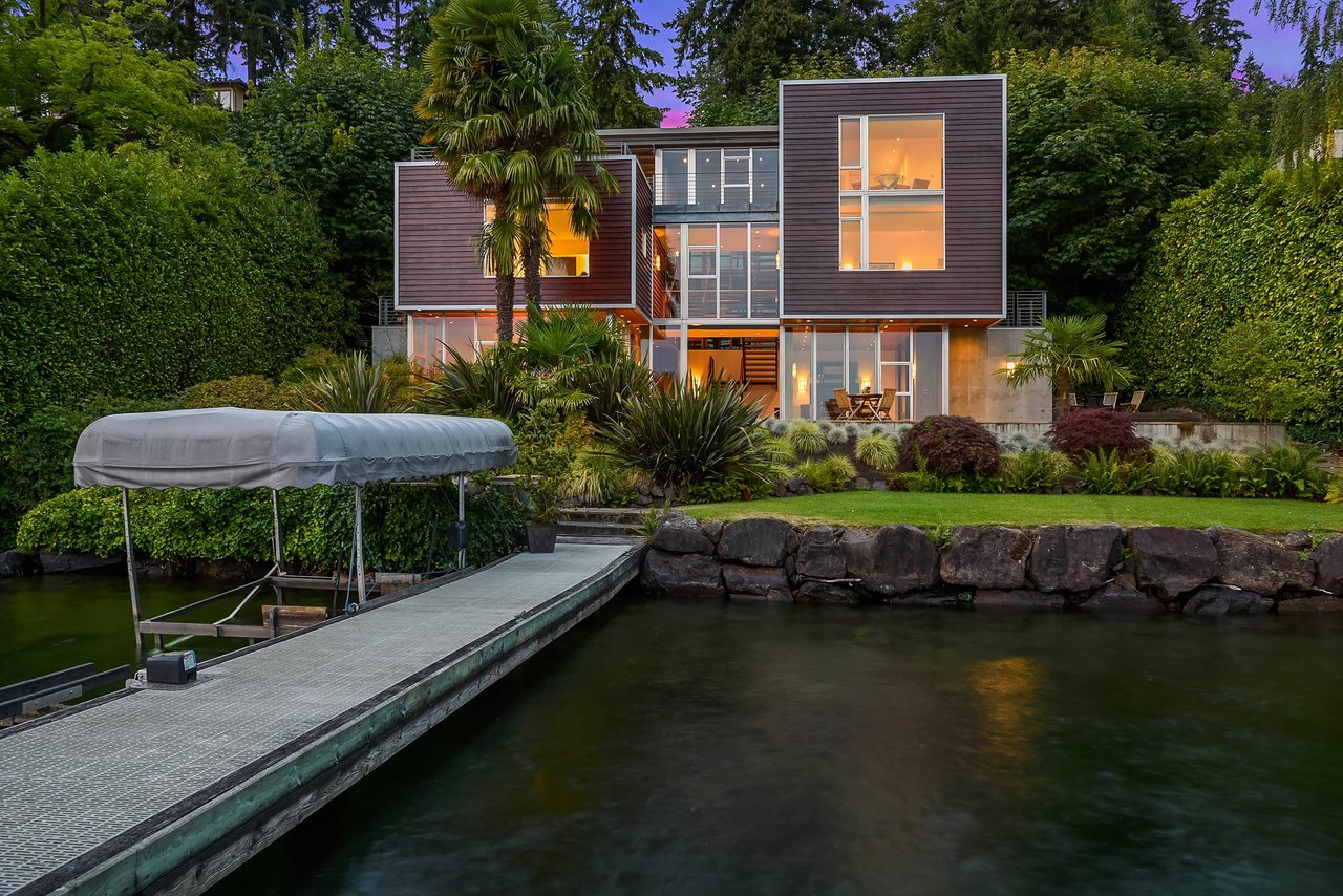 A Prized Residence on Mercer Island