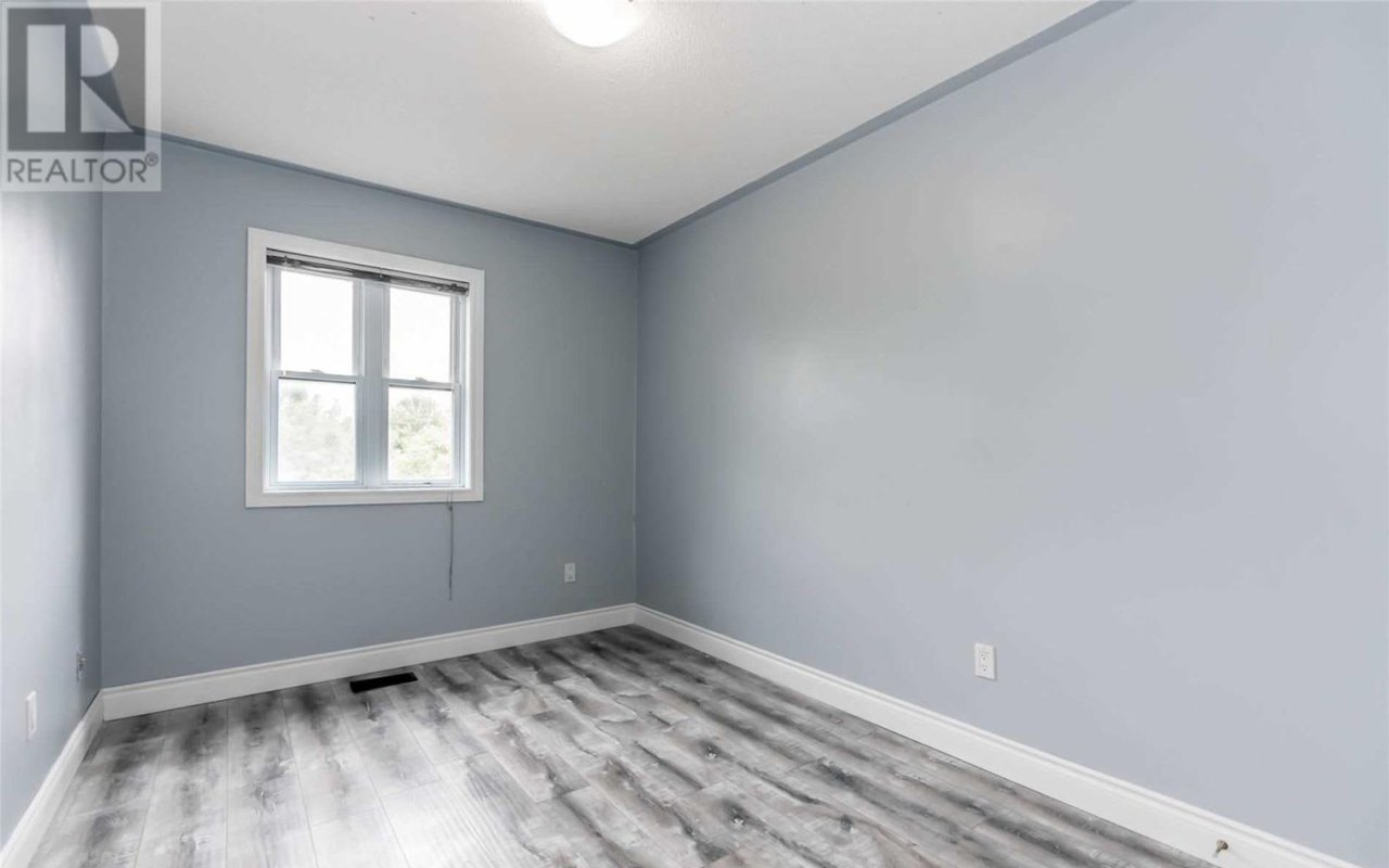 66 Potter Cres