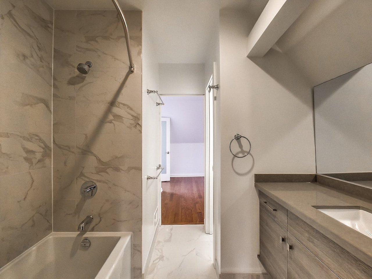 418 Brunswick Ave Upper