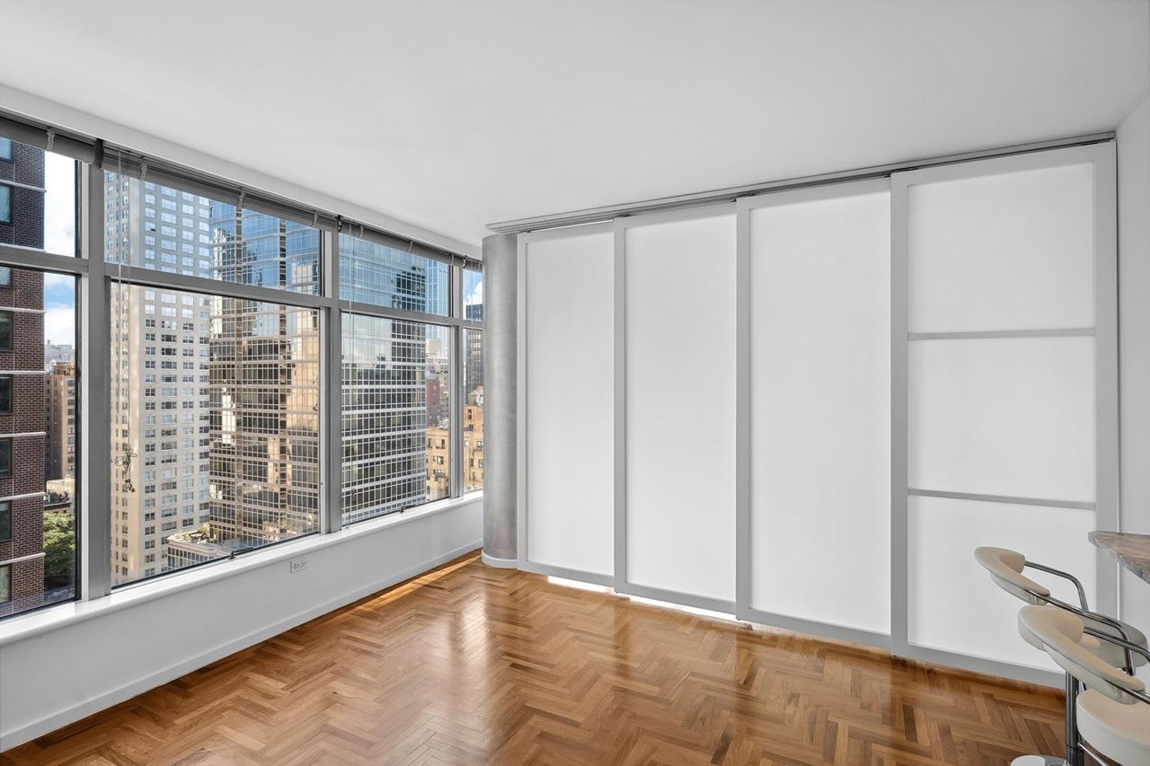 250 E 54th St, Unit 18C
