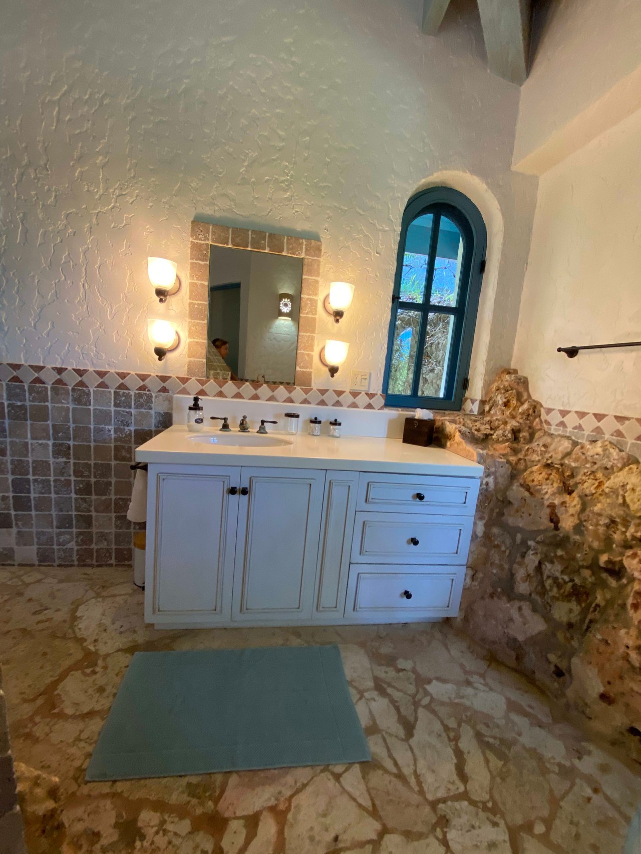 CLIFF HOUSE VILLA