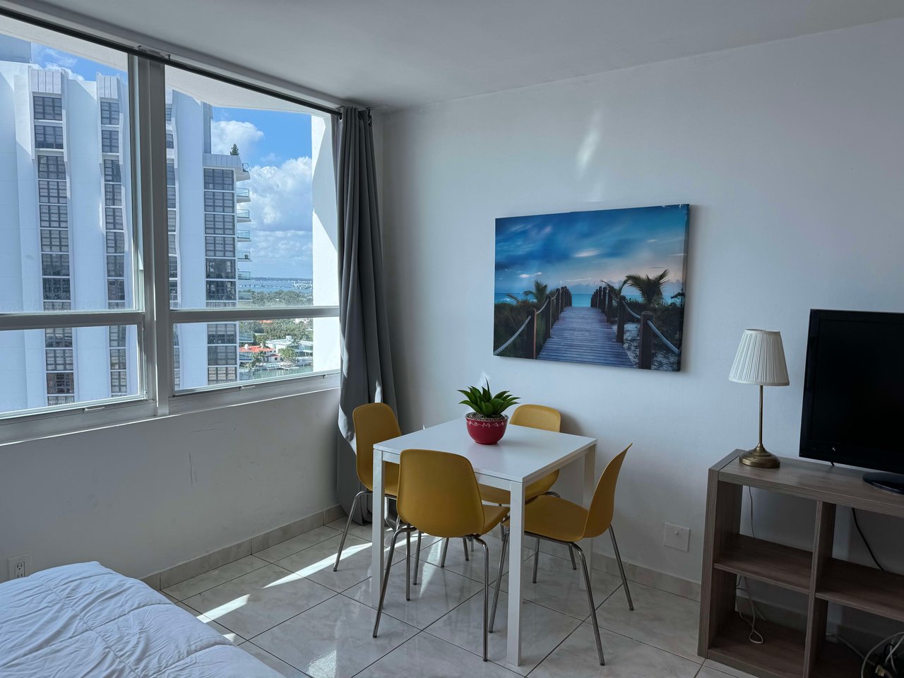 5445 Collins Ave #1606 Maimi Beach FL-33140