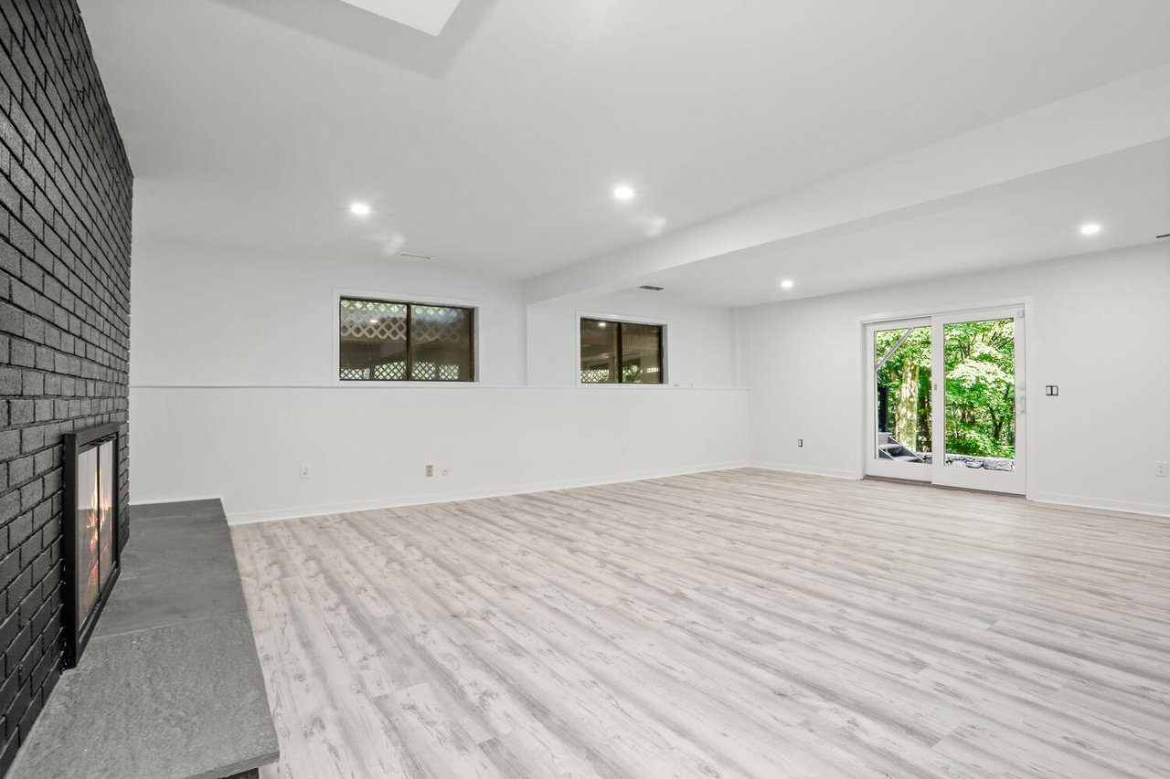 Charter Oak Dr
