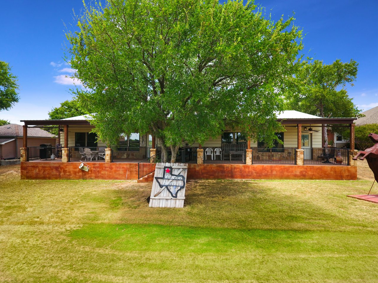 1138 Skyline Dr