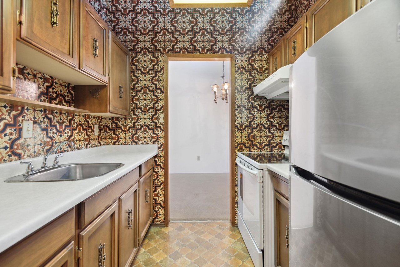303-1266 W 13th Ave