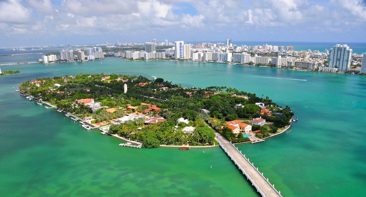 Aerial shot of Star Island with houses and greeneries in the land