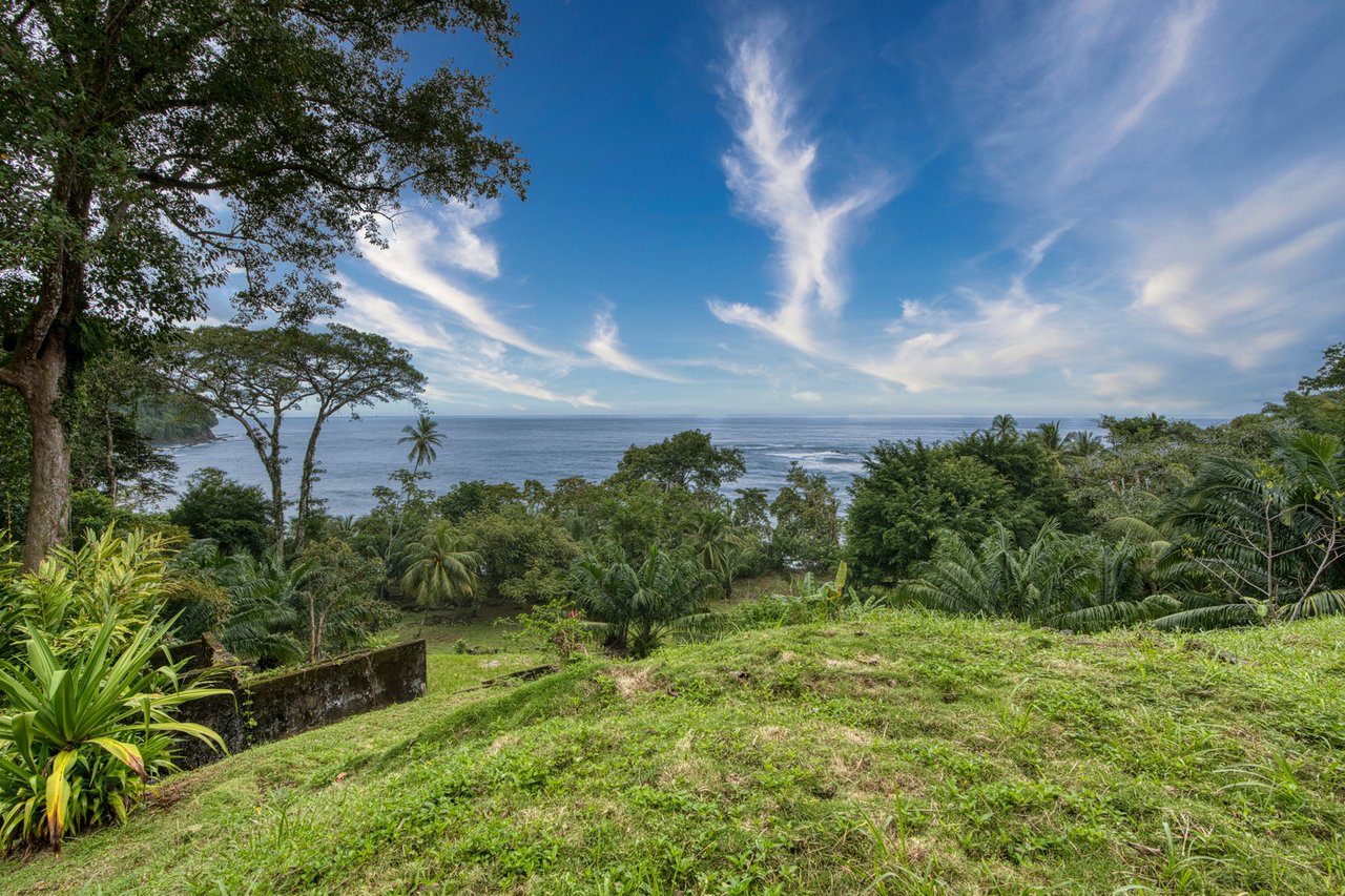 Modern Beachfront Luxury Estate, Dominical, Puntarenas