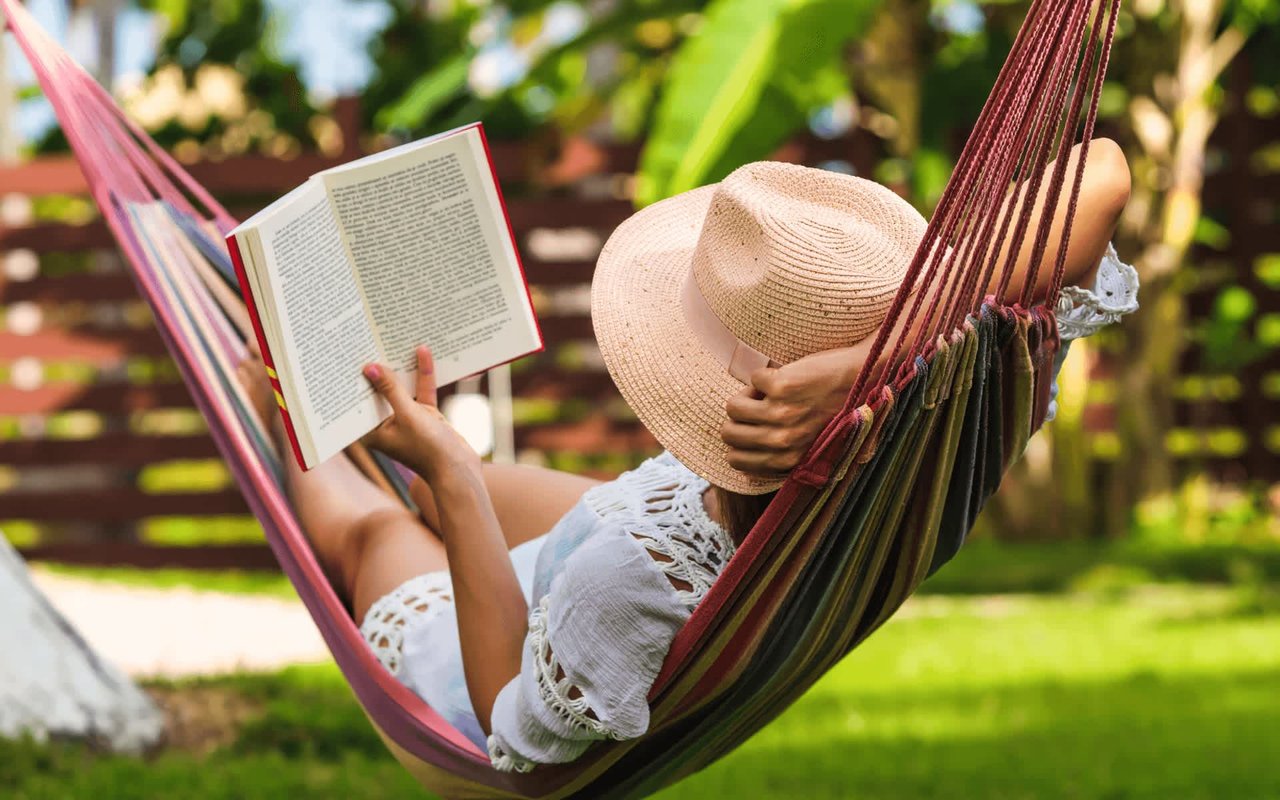 15 Ultimate Summer Page-Turners – What to Read on Vacation