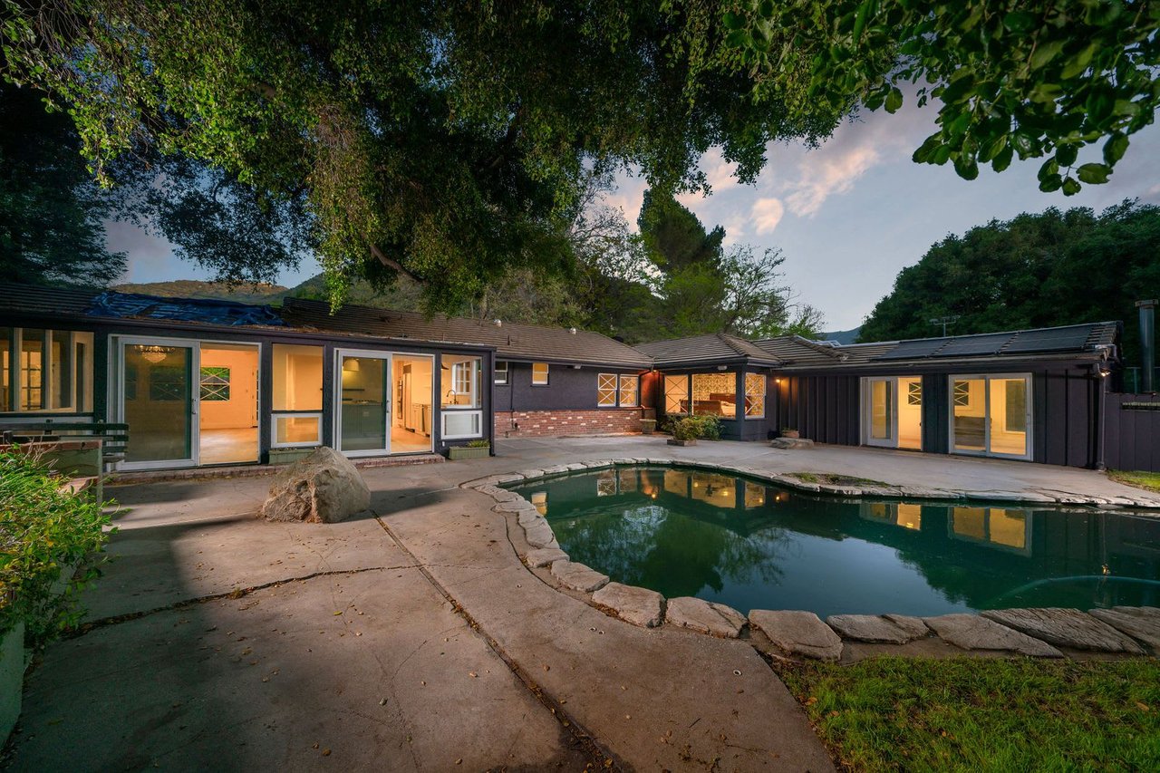889 Crater Oak Dr