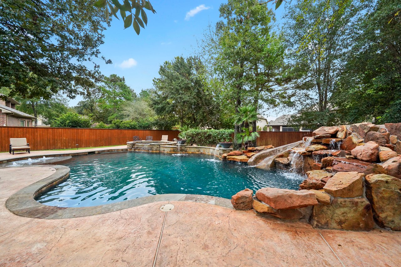 SpyGlass Classic Beauty...Montgomery ISD ~ 5 bedrooms with Backyard Oasis