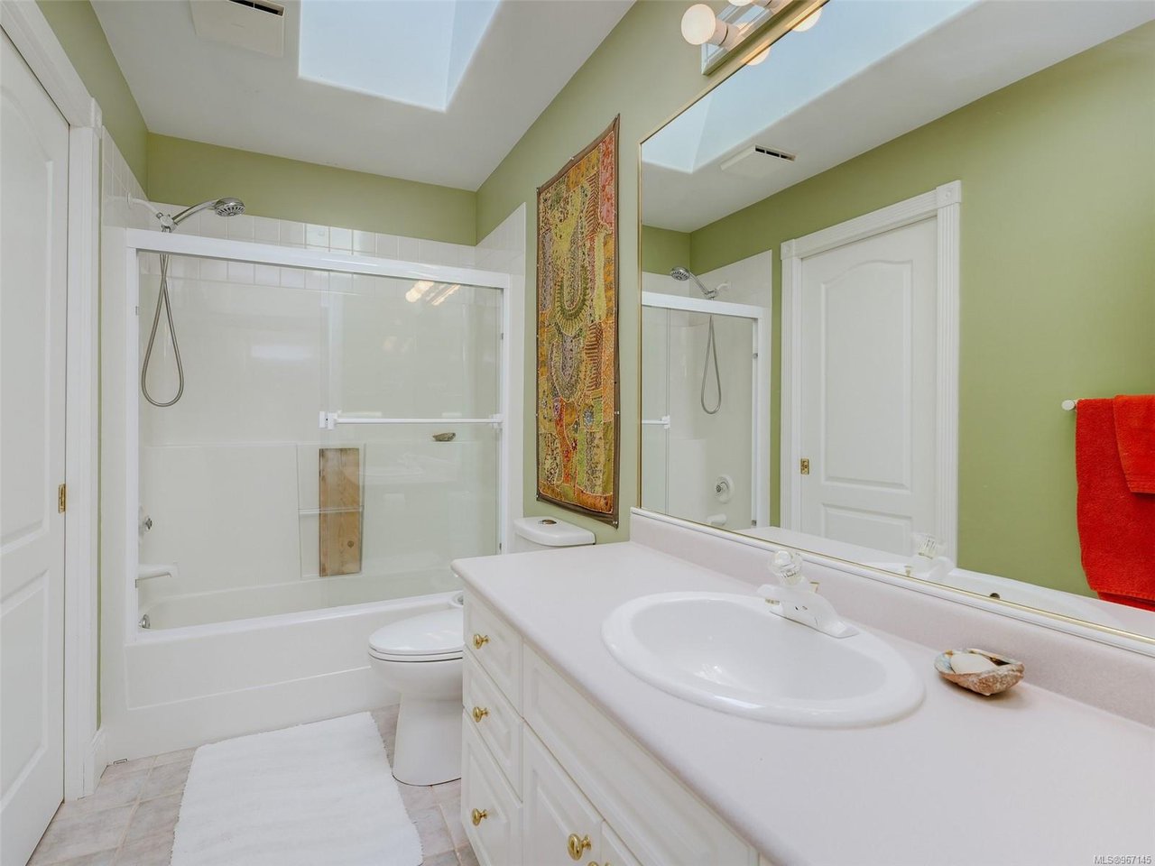 24-5187 Cordova Bay Rd