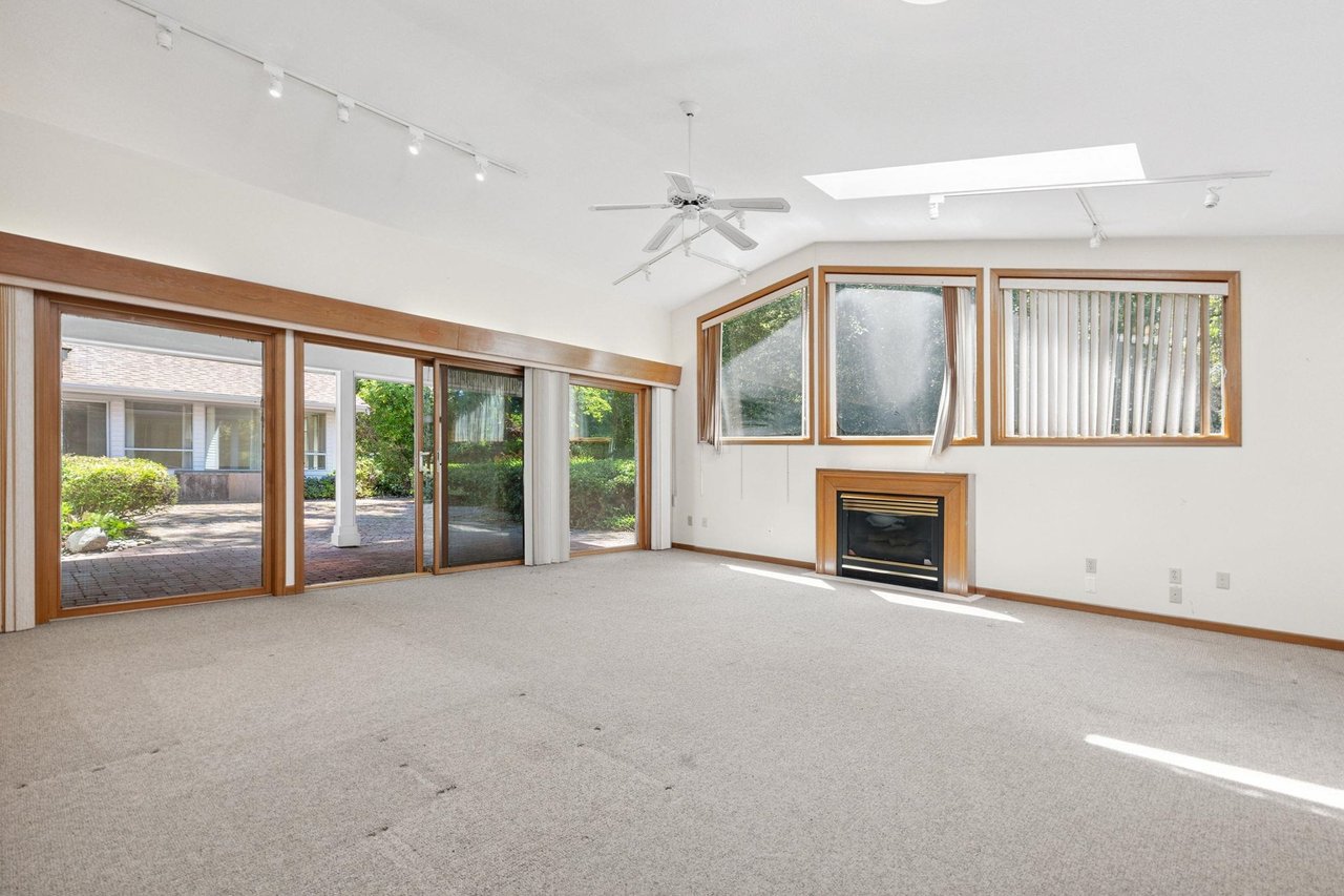 14324 25 Ave