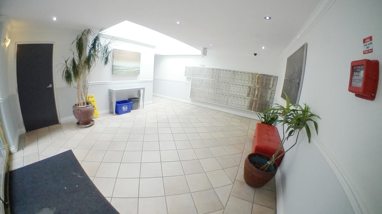 203-1270 Robson St