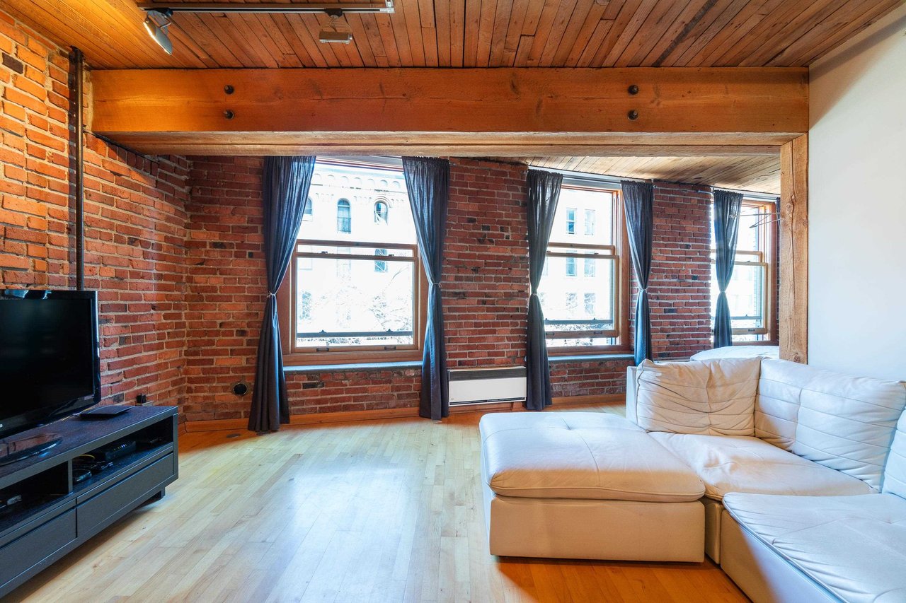 304-41 Alexander St