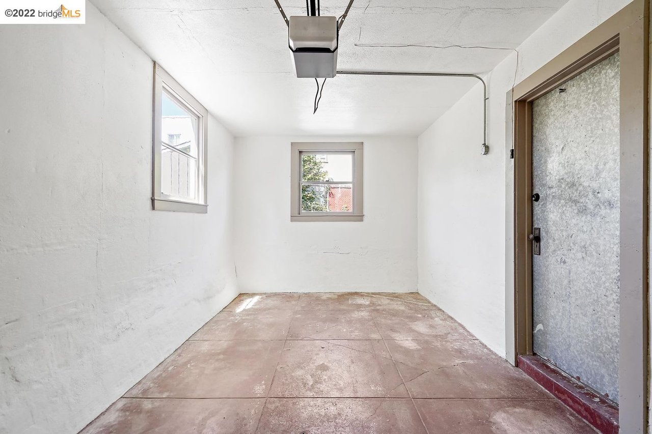 3233 Ardley Ave