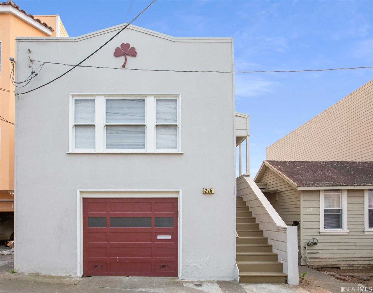 225 Los Olivos Avenue