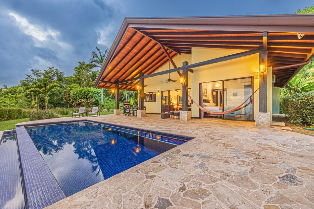 Whale Tail View Home, Dominical, Puntarenas