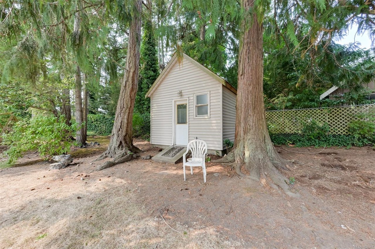 2587 MacDonald Dr