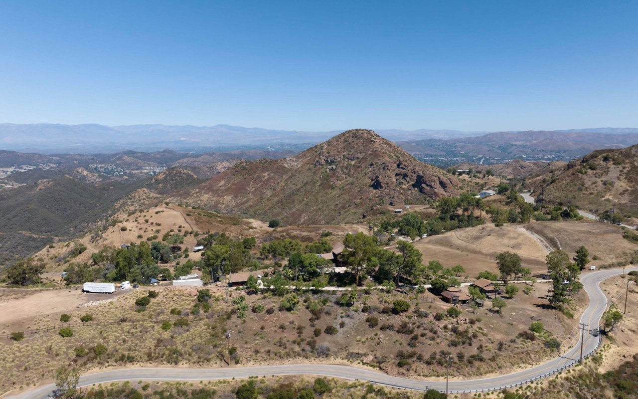 33007 Mulholland Hwy