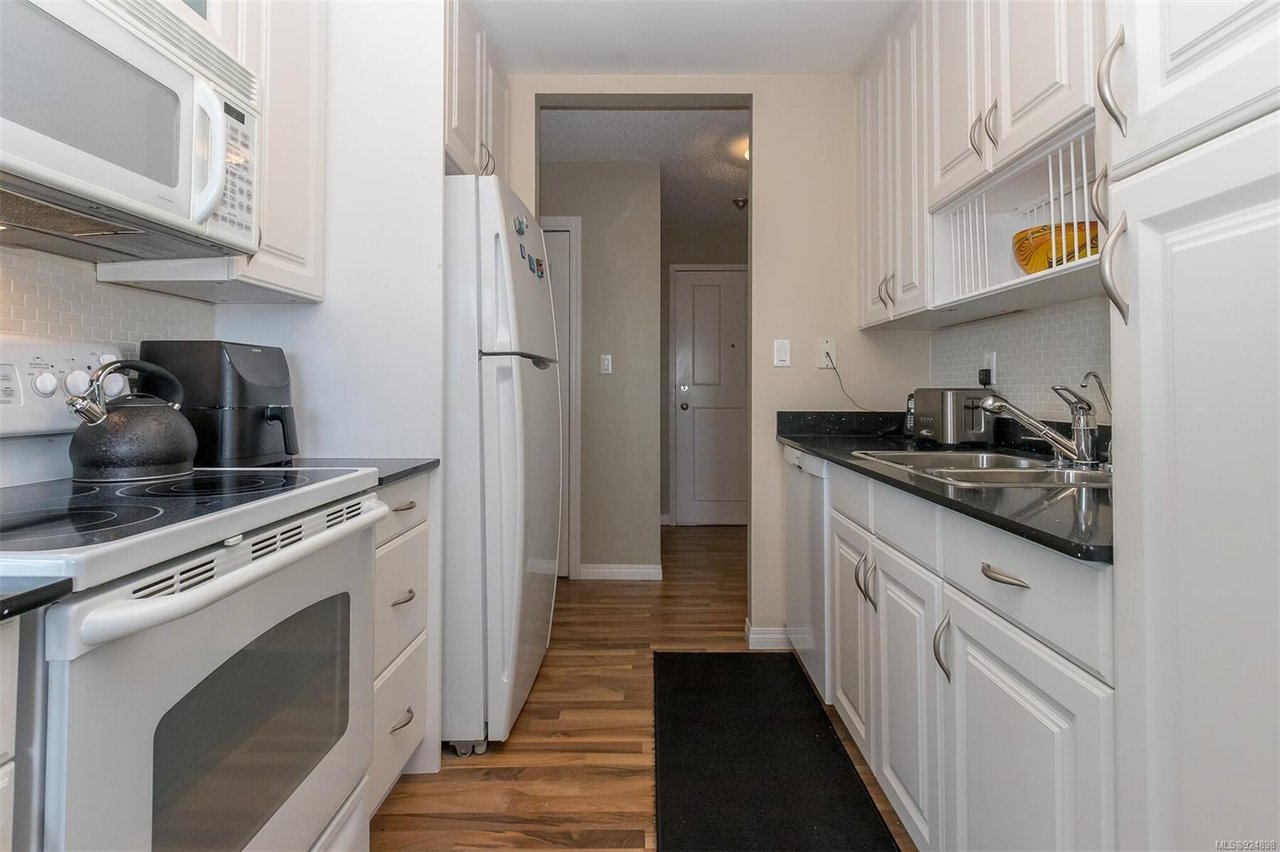 307-10160 Third St, Sidney