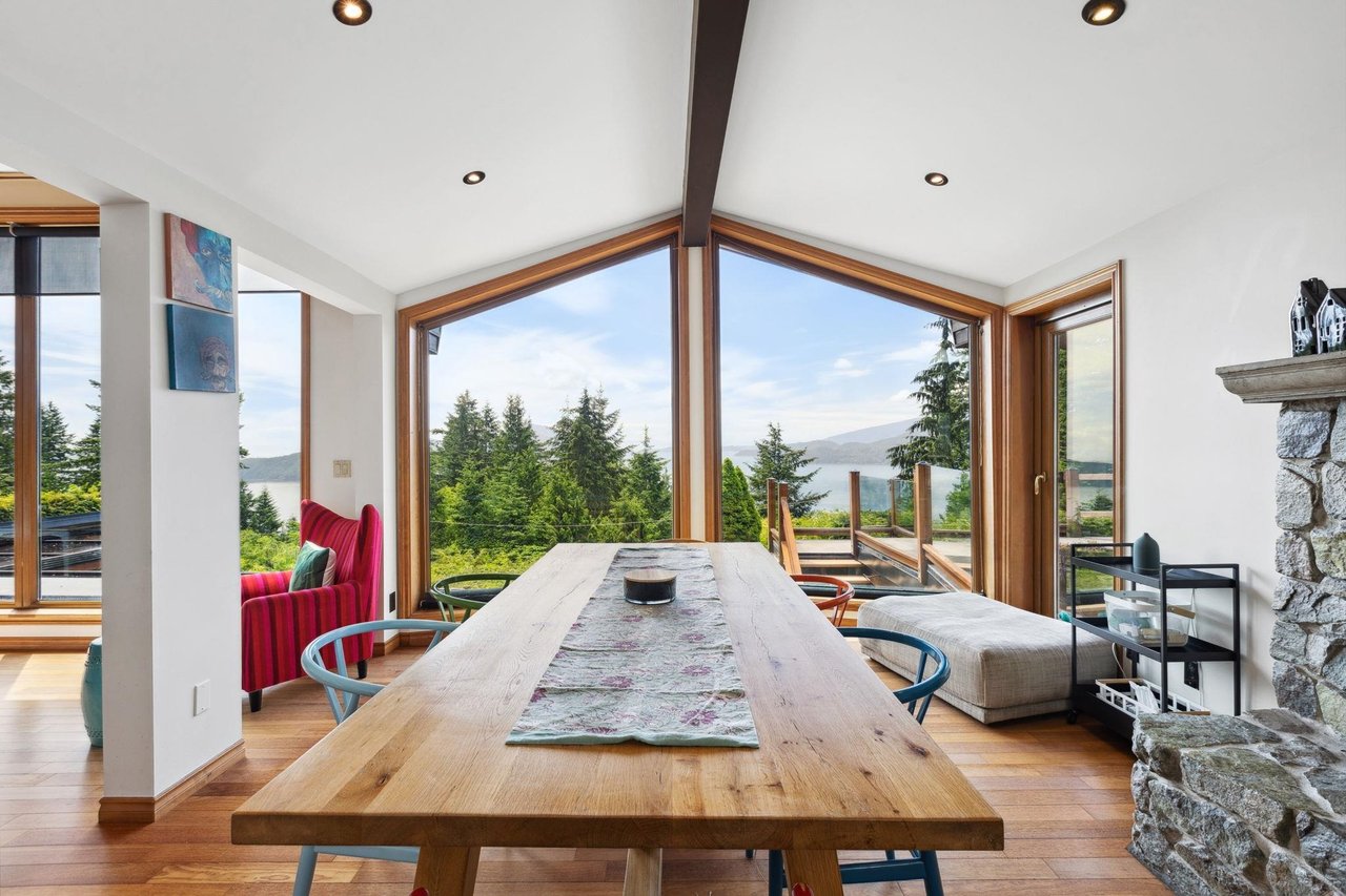 425 Mountain Dr