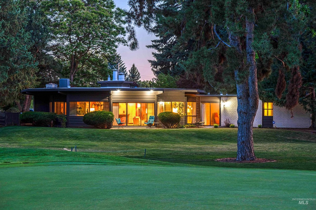 The Brookover House on the 18th Hole at Hillcrest Country Club