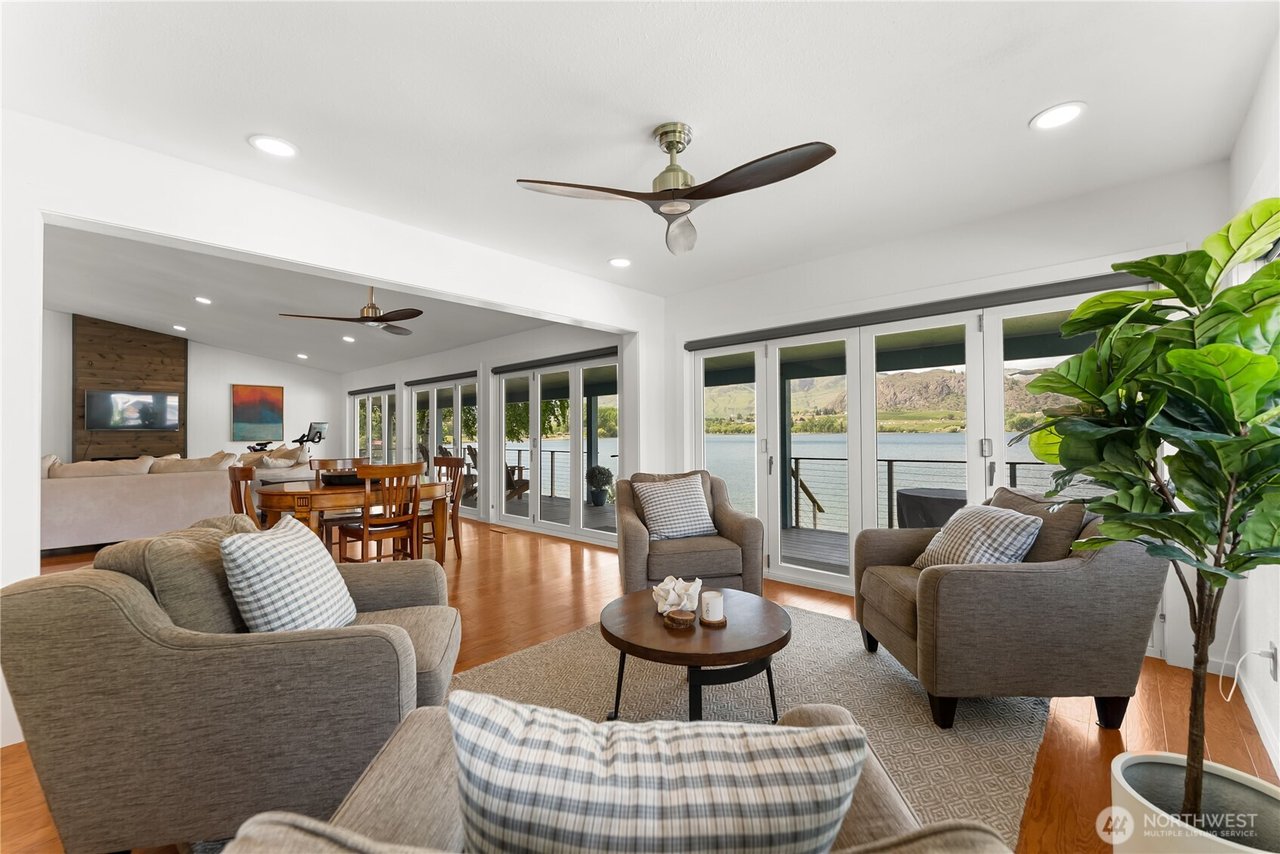 21 Lakeview Loop