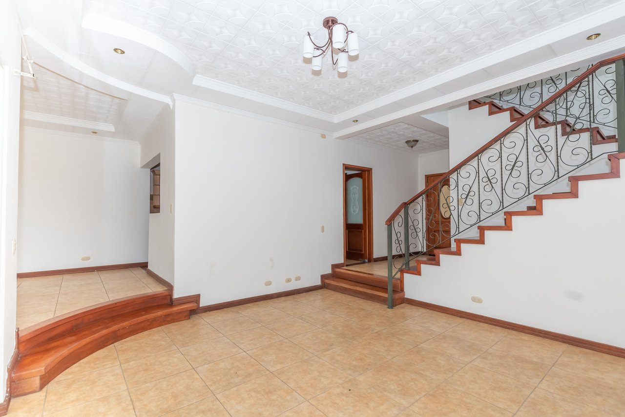 Colonial Gated Community Villa, Curridabat, San Jose