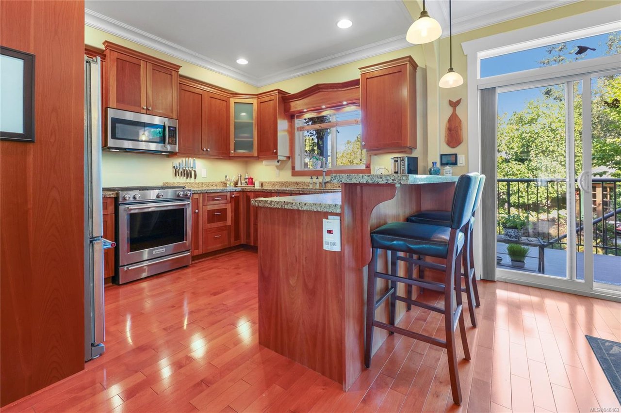2-228 Michigan St