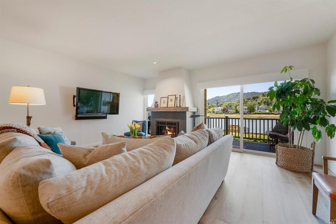 1125 S Eliseo Dr