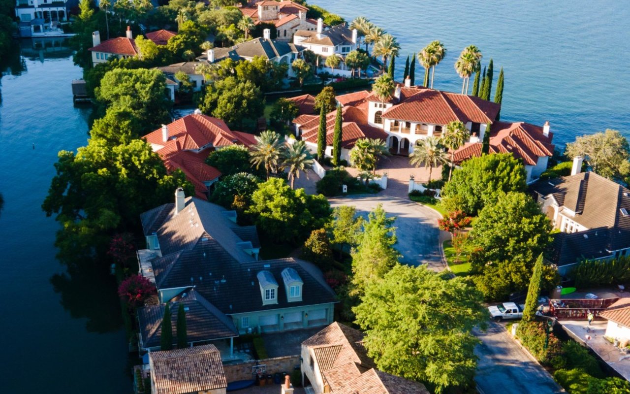 Listing Roundup: Waterfront Listings