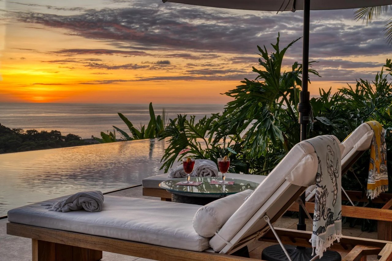 Contemporary Coastal Infinity Villa, Dominical, Puntarenas