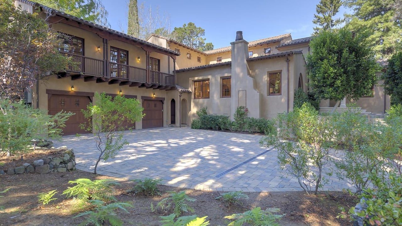 921 Baileyana Rd