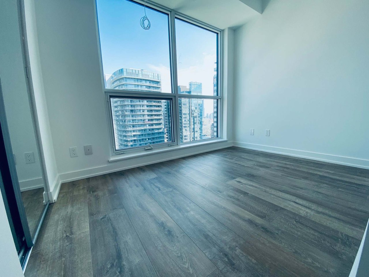 327 King St W Unit: 3805