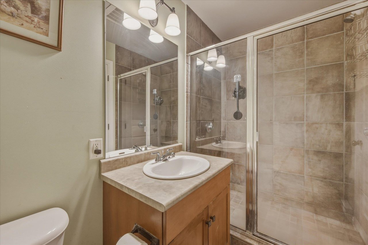 201-1436 Portage Rd